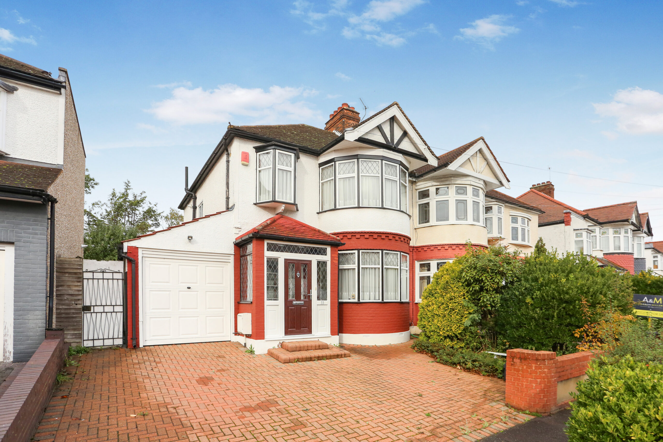 Hillington Gardens, Woodford Green, IG8