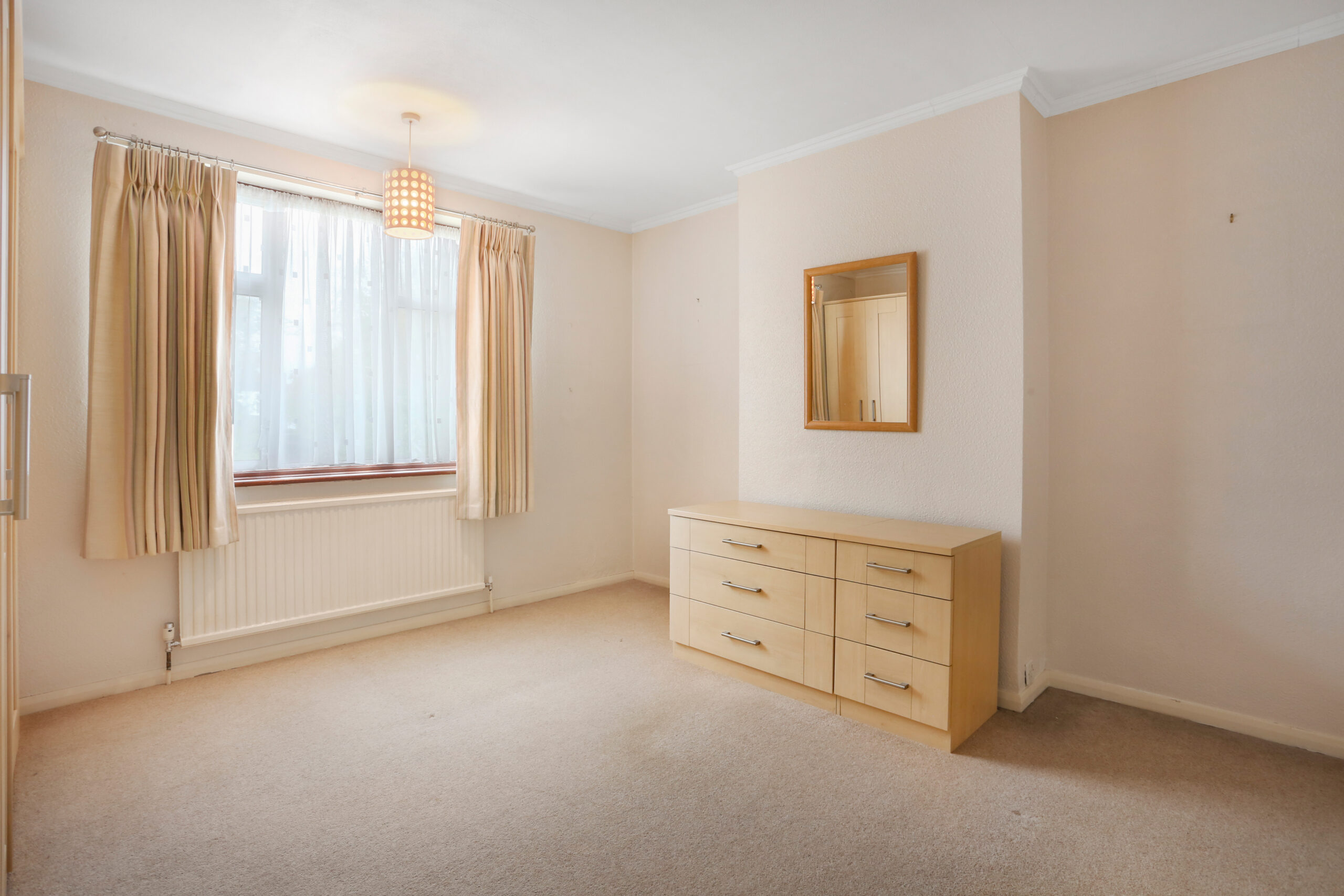 Hillington Gardens, Woodford Green, IG8
