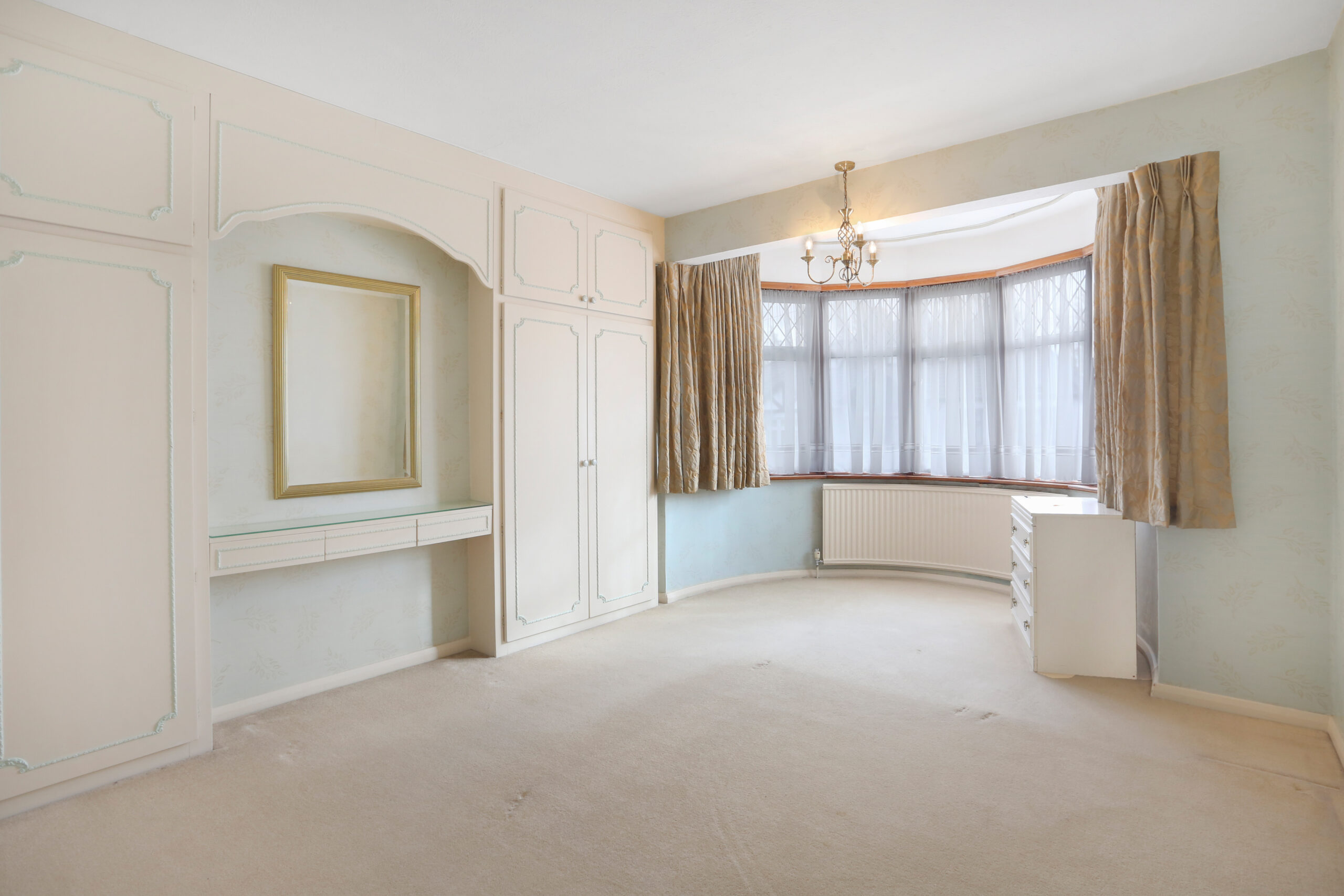 Hillington Gardens, Woodford Green, IG8