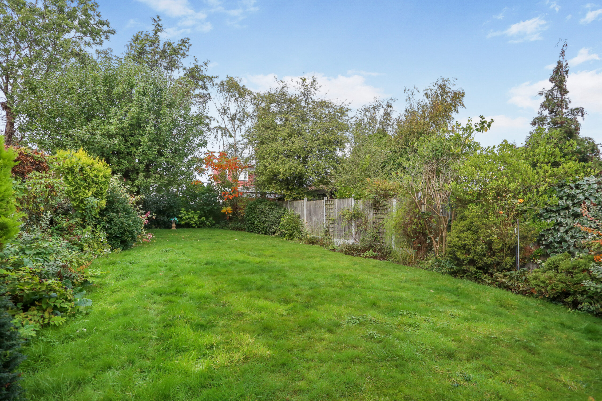 Hillington Gardens, Woodford Green, IG8