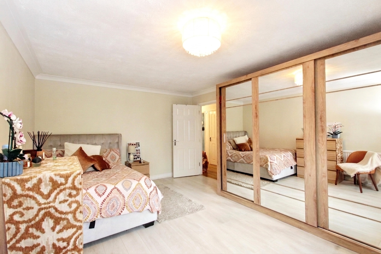 Sunnydene Close, Romford, RM3