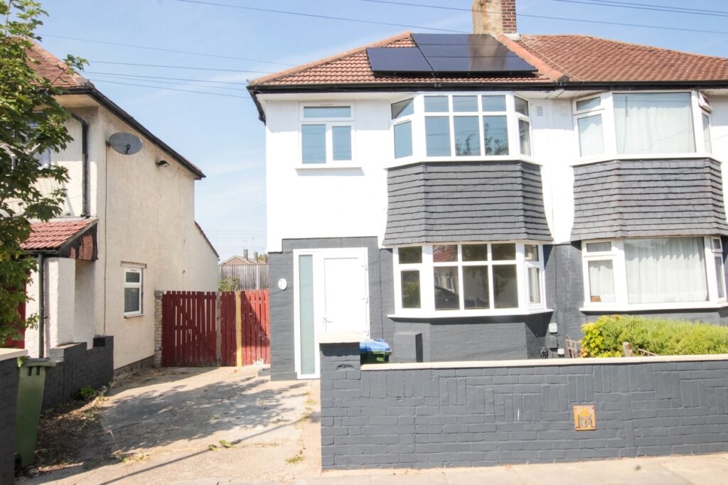 Bracondale Road, London, SE2