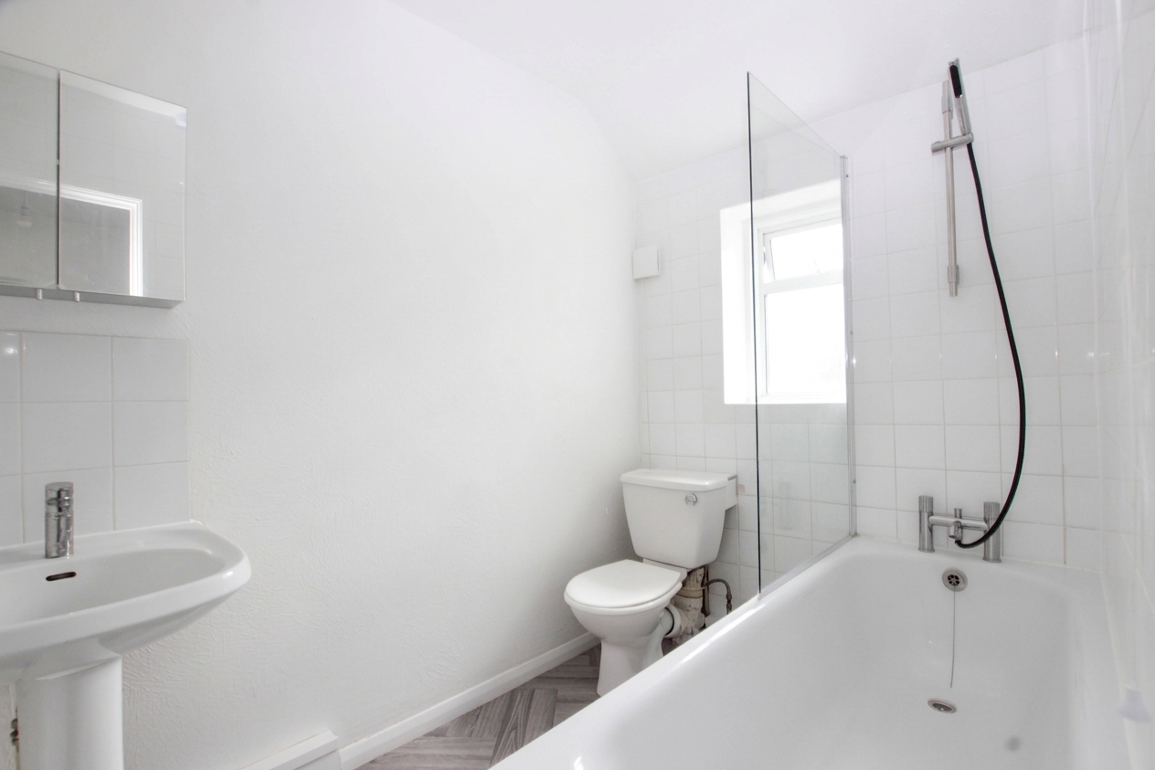 Third Avenue, Dagenham, RM10