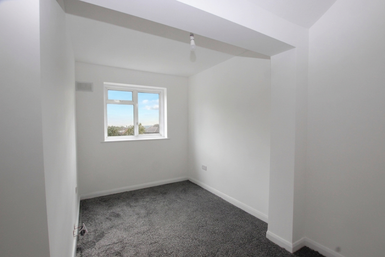 Third Avenue, Dagenham, RM10